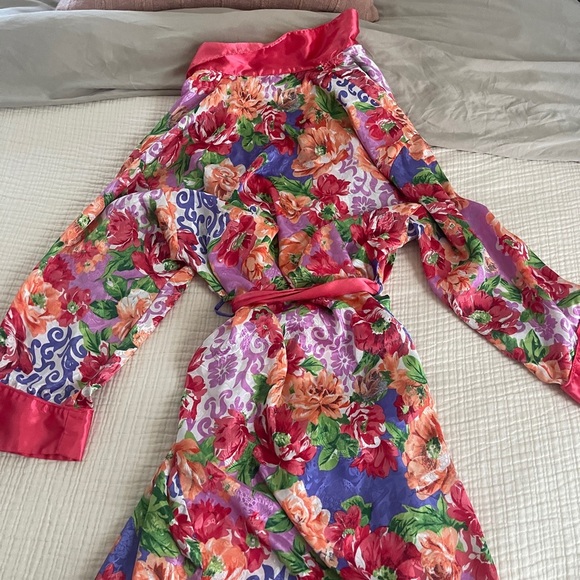 VTG Victoria's Secret Womens Floral Satin Robe &  shirt Gold Label Small Y2K 90s - Picture 7 of 8